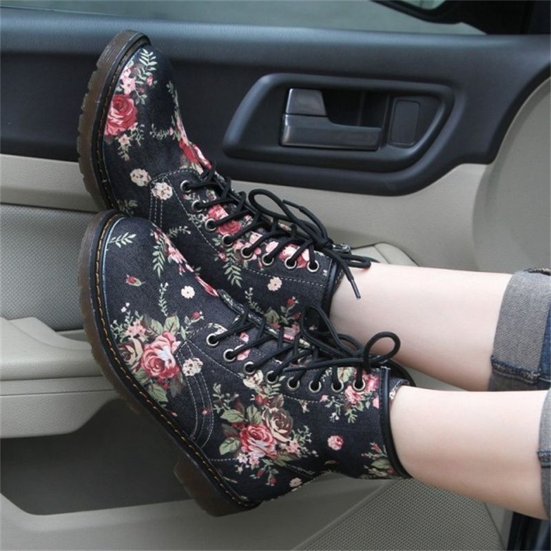 New Western Cowboy Style European and American Handsome Vintage Small Floral Flat Heel Short Boots High Top Martin Boots Manufacturers Cross-Border